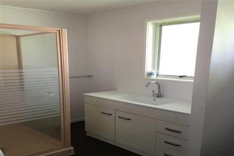 Photo of property in 51 Normanton Street, Glenfield, Auckland, 0629