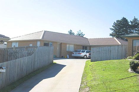 Photo of property in 8 Bohola Rise, Weymouth, Auckland, 2103