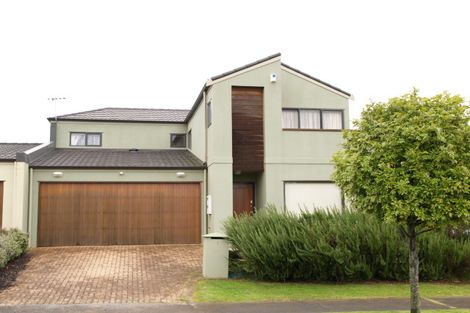 Photo of property in 1 Spalding Rise, Golflands, Auckland, 2013