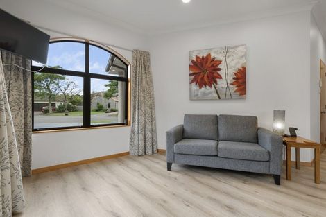 Photo of property in 2 Heritage Place, Terrace End, Palmerston North, 4410