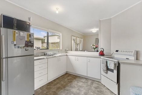 Photo of property in 2/140 Shifnal Drive, Randwick Park, Auckland, 2105