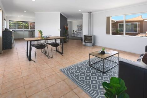 Photo of property in 17 Ashleigh Way, Waikanae Beach, Waikanae, 5036