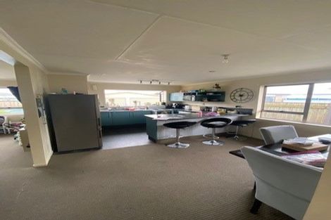 Photo of property in 11 Colonial Place, Kelvin Grove, Palmerston North, 4414