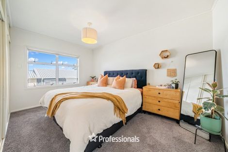 Photo of property in 215 Whites Line East, Waiwhetu, Lower Hutt, 5010