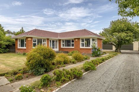 Photo of property in 1 Roscoe Street, Saint Martins, Christchurch, 8022