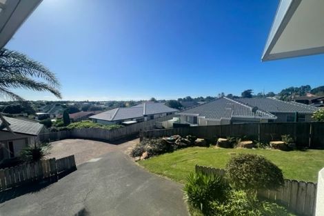 Photo of property in 28 Frank Nobilo Drive, Golflands, Auckland, 2013