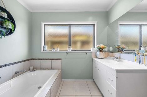 Photo of property in 15 Carroll Place, Owhata, Rotorua, 3010