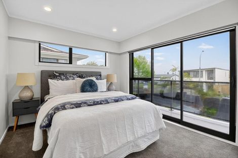 Photo of property in 16 Clyside Avenue, Half Moon Bay, Auckland, 2012