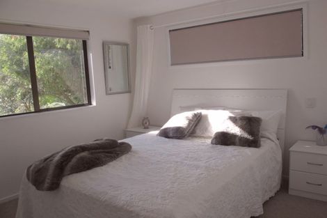 Photo of property in 2/1001 Beach Road, Torbay, Auckland, 0630