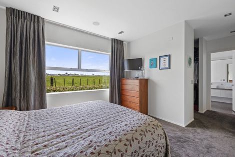 Photo of property in 12 Sampson Avenue, Waiwhakaiho, New Plymouth, 4312