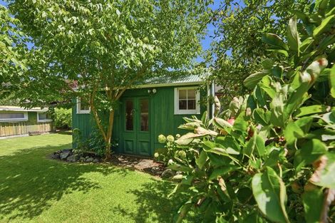 Photo of property in 6 Ridge Lane, New Plymouth, 4310