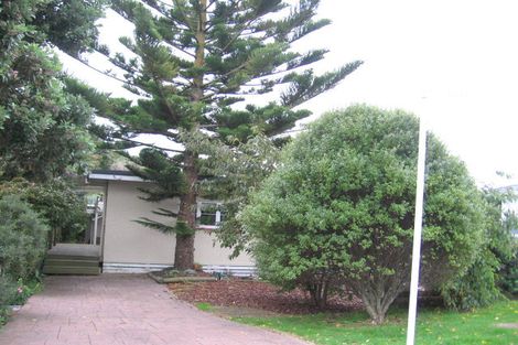 Photo of property in 50 The Drive, Tawa, Wellington, 5028