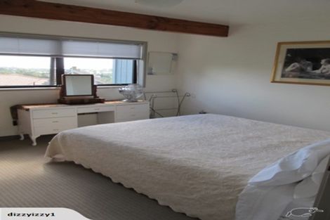 Photo of property in 2/901 East Coast Road, Northcross, Auckland, 0632