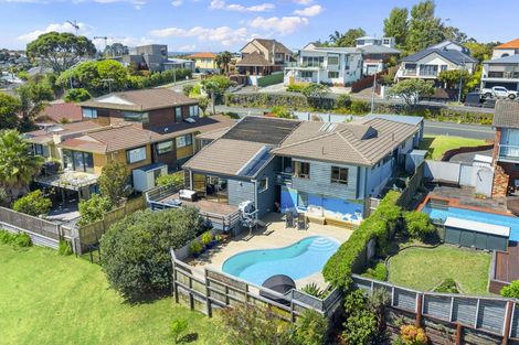 Photo of property in 37 Pigeon Mountain Road, Half Moon Bay, Auckland, 2012