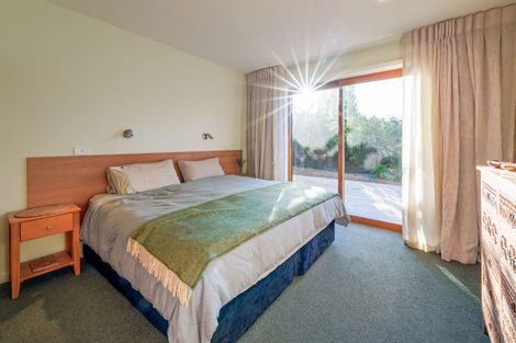 Photo of property in 337 Beacon Point Road, Wanaka, 9305