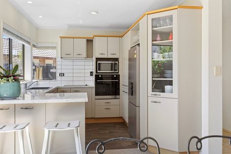 Photo of property in 6 Mcleod Place, Papamoa Beach, Papamoa, 3118