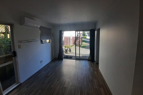 Photo of property in 5 Luxor Place, Massey, Auckland, 0614