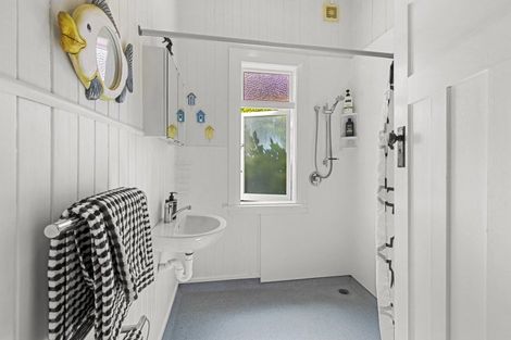 Photo of property in 22 Wallis Street, Raglan, 3225