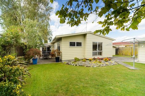 Photo of property in 6 Dunk Place, Milson, Palmerston North, 4414