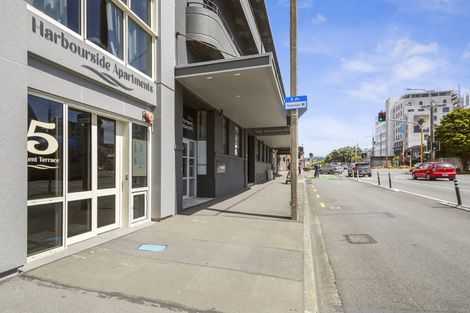 Photo of property in 4e/5 Kent Terrace, Mount Victoria, Wellington, 6011