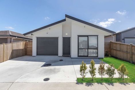 Photo of property in 11 Survila Street, Takanini, 2110