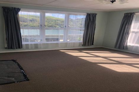 Photo of property in 25 Hiwi Crescent, Titahi Bay, Porirua, 5022