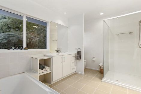 Photo of property in 51 Turanga Road, Henderson Valley, Auckland, 0612