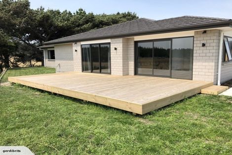 Photo of property in 13 Oxnam Place, Foxton Beach, Foxton, 4815