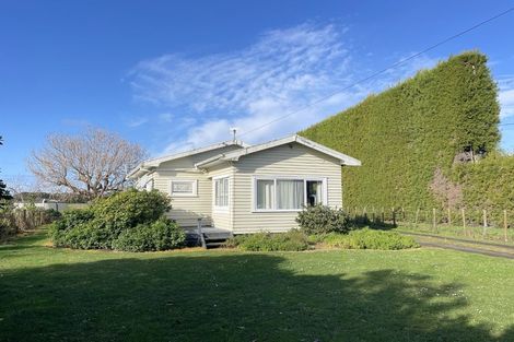 Photo of property in 813 Waitakere Road, Kumeu, 0891