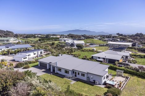 Photo of property in 242 Peka Peka Road, Peka Peka, Waikanae, 5391