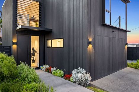 Photo of property in 10 Vaughan Crescent, Murrays Bay, Auckland, 0630