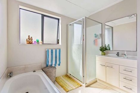 Photo of property in 72 Coxhead Road, Manurewa, Auckland, 2102