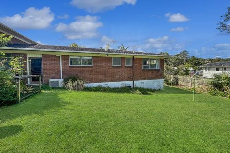 Photo of property in 2/11 Tallington Crescent, Torbay, Auckland, 0630