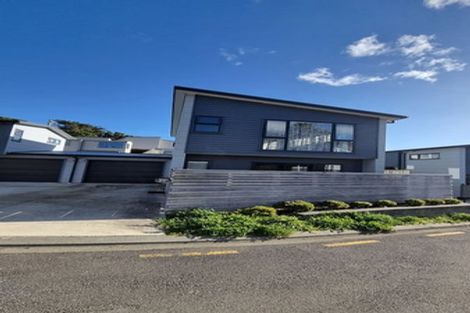 Photo of property in 25 Brindle Way, Newlands, Wellington, 6037