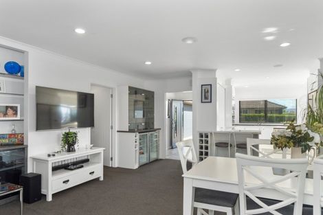 Photo of property in 13 Parkland Rise, Omokoroa, 3114