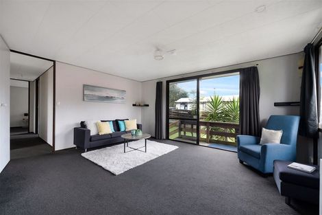 Photo of property in 2/76 Parrs Cross Road, Henderson, Auckland, 0612