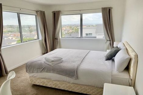 Photo of property in 50 Corricvale Way, Northcross, Auckland, 0630