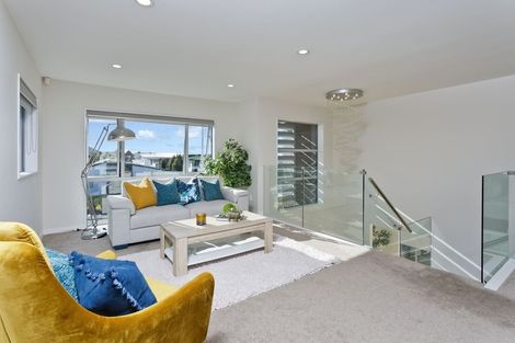Photo of property in 4 Greenlink Rise, Long Bay, Auckland, 0630