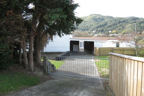 Photo of property in 3 Bledisloe Crescent, Wainuiomata, Lower Hutt, 5014