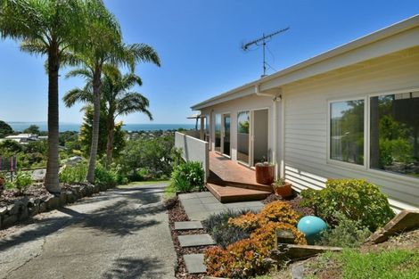 Photo of property in 37 Elliston Crescent, Stanmore Bay, Whangaparaoa, 0932