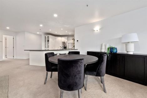 Photo of property in 2d/5 The Promenade, Takapuna, Auckland, 0622
