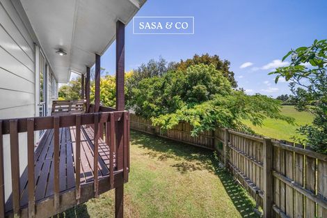 Photo of property in 2/6 Bundena Place, Clendon Park, Auckland, 2103
