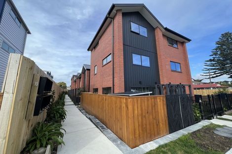 Photo of property in 4/10 Yeovil Road, Te Atatu Peninsula, Auckland, 0610