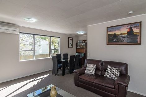 Photo of property in 32 Hookway Grove, Paraparaumu, 5032