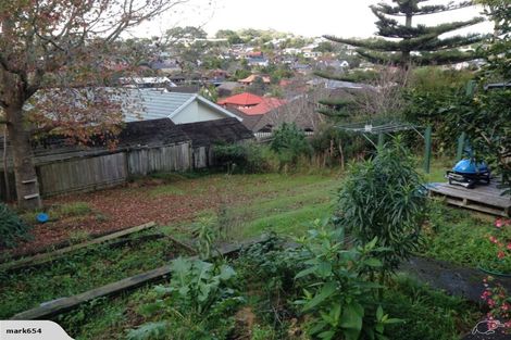 Photo of property in 39 Woodstock Road, Forrest Hill, Auckland, 0620