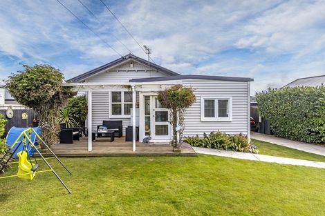 Photo of property in 176 Bowhill Road, New Brighton, Christchurch, 8083