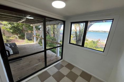 Photo of property in 19 Ferry Parade, Herald Island, Auckland, 0618