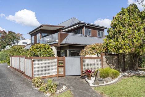 Photo of property in 17 Sea View Terrace, Cockle Bay, Auckland, 2014
