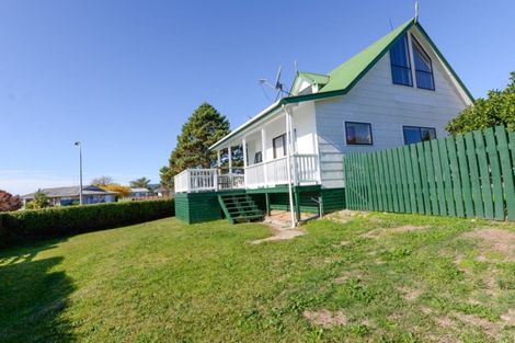 Photo of property in 26 Pohutukawa Drive, Owhata, Rotorua, 3010