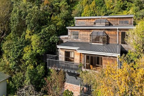 Photo of property in 19 Kaitawa Road, York Bay, Lower Hutt, 5013